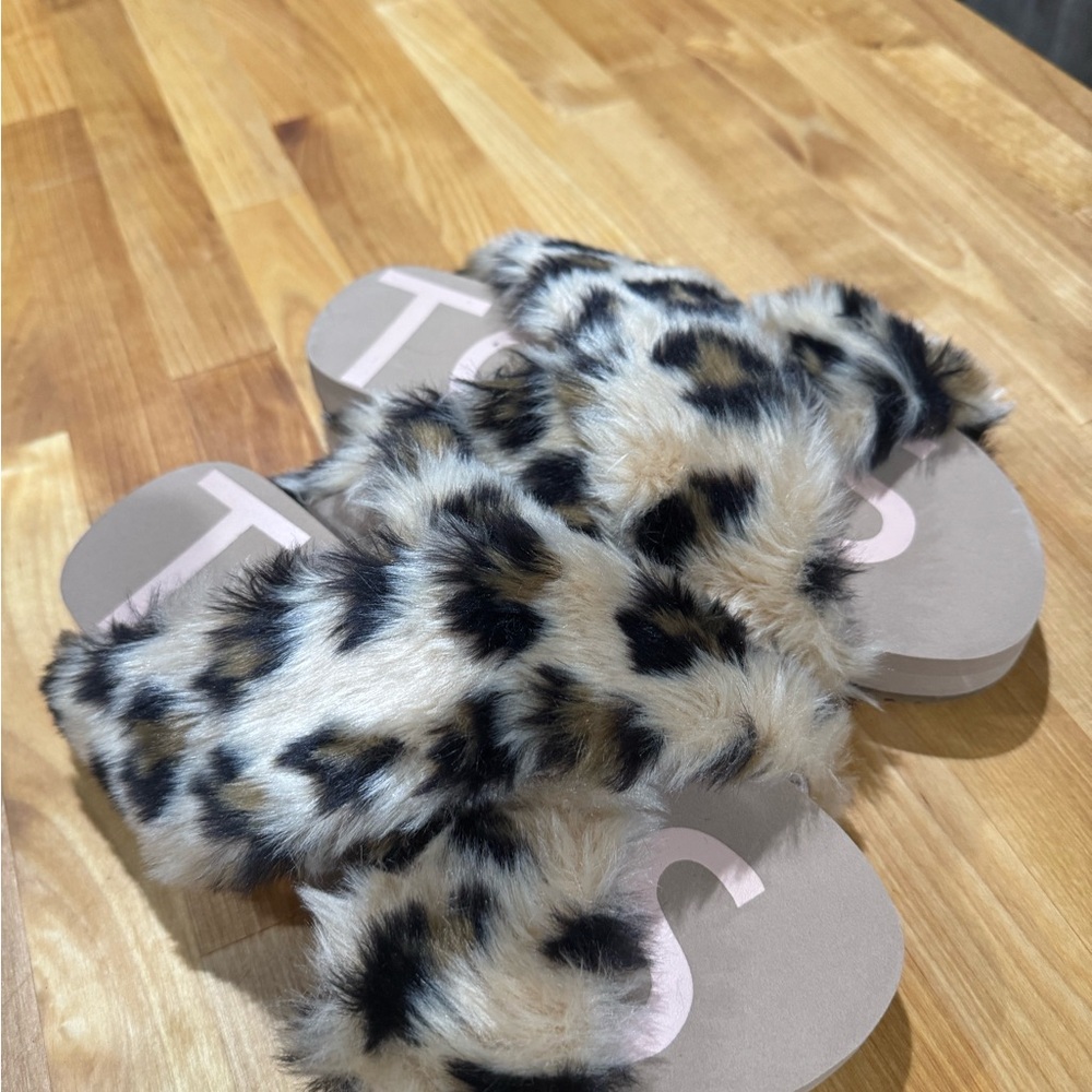 Toms Leopard Print Fur Slippers